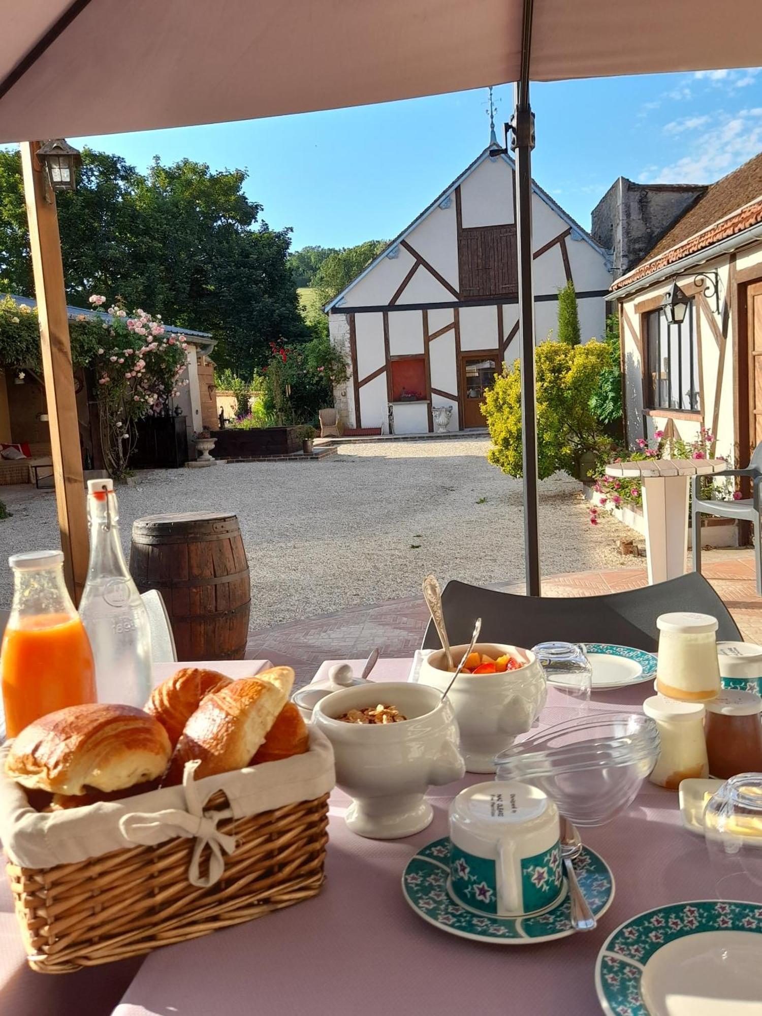 Aux Sources De Ouanne Bed & Breakfast Exterior photo